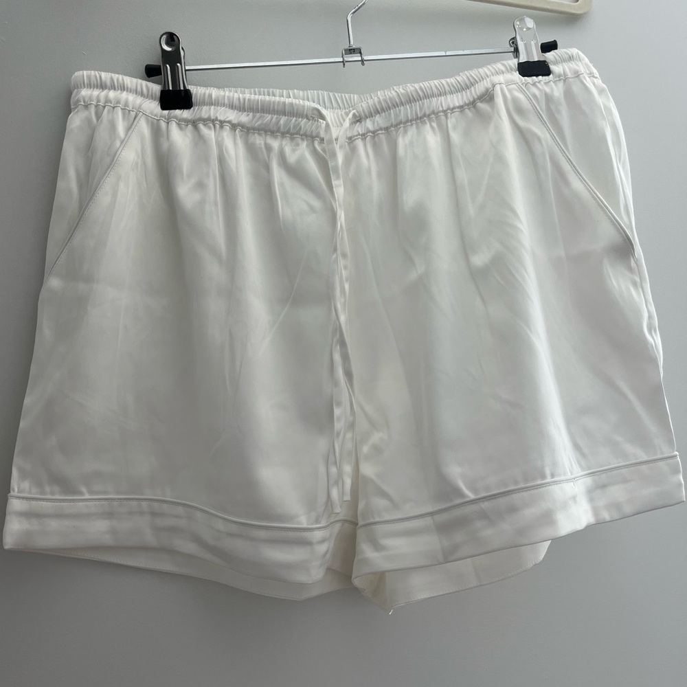 Le Rose Stories Bridal - Lucia Satin Shorts - Medium